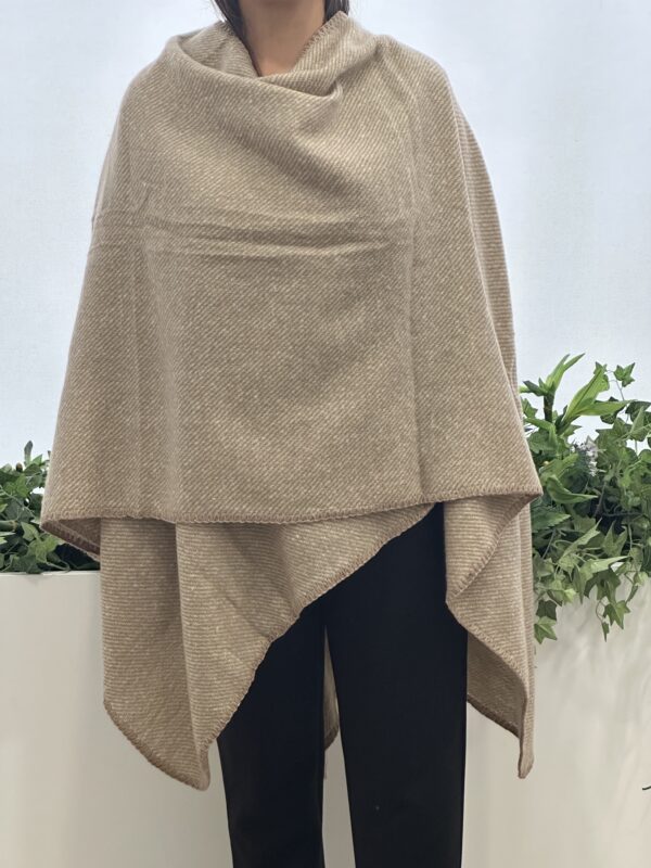 Πόντσο Μονόχρωμο